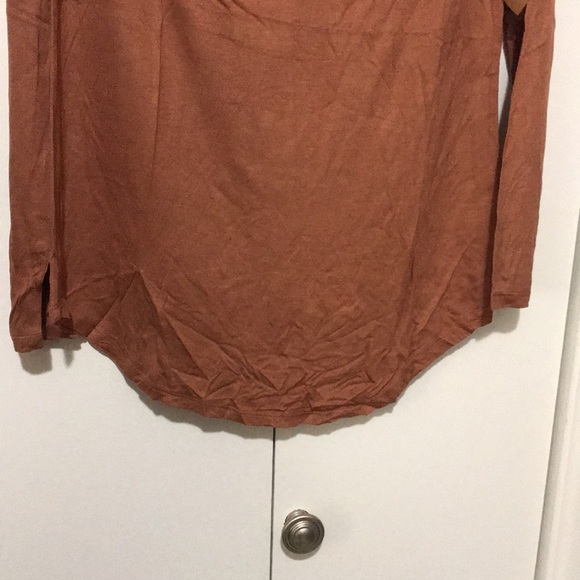 Cold shoulder shirt - Picture 3 of 3